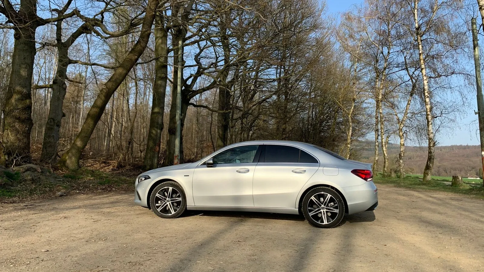 4,5 Meter ist unser Testwagen lang und damit 13 cm länger als die Kompaktlimousine